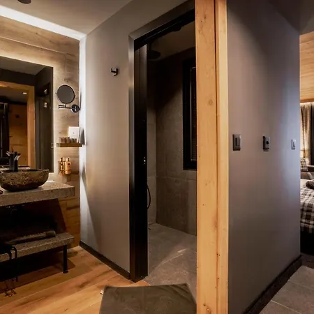 Kashmir Wellness & Adults Only 5* Welingrad