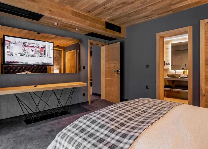 Kashmir Wellness & Adults Only Hotel