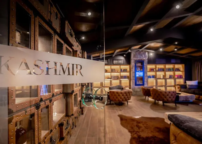 Kashmir Wellness & Adults Only Hotel